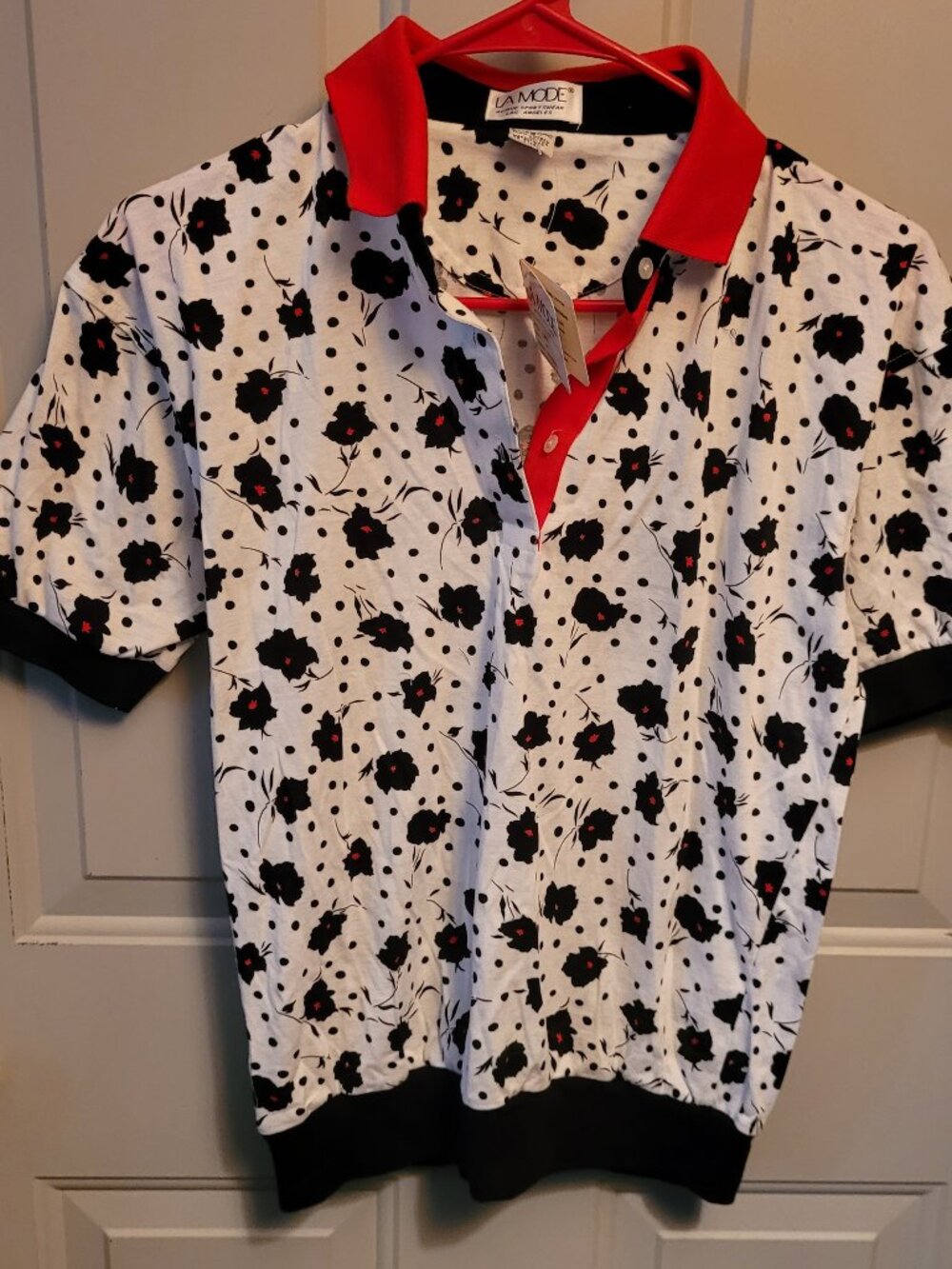 NWT's La Mode Lovely White Pullover Top / Red and Black Floral Design Misses S